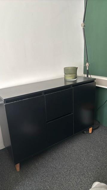 Zwart dessoir, kantoorkast