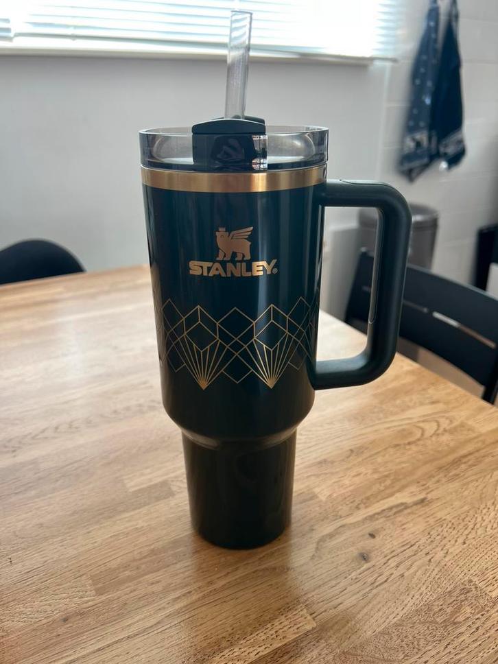 Stanley Quencher - Forest Gloss Deco - nieuw met doos, Huis en Inrichting, Keuken | Keukenbenodigdheden, Nieuw, Ophalen of Verzenden