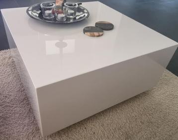Te koopje: witte salontafel op wieltjes met lade