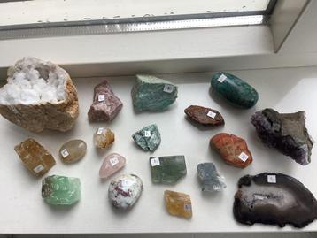 Mooie verzameling edelstenen edelsteen bergkristal amethist beschikbaar voor biedingen