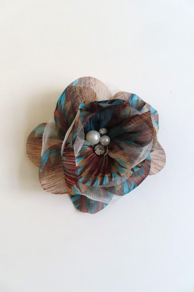 Bloemcorsage Turquoise Bruin Creme (4650), Sieraden, Tassen en Uiterlijk, Broches, Zo goed als nieuw, Overige materialen, Overige kleuren