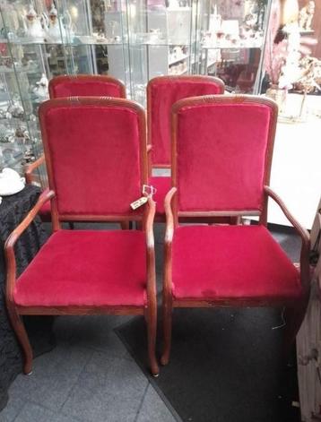 Set 4 arm leun stoelen opnieuw gestoffeerd  beschikbaar voor biedingen