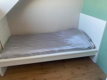 IKEA MALM bed 90x200 + lattenbodem + matras - afbeelding 1