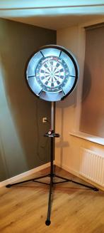Dartbord met standaard en verlichting., Ophalen of Verzenden, Gebruikt, Dartbord
