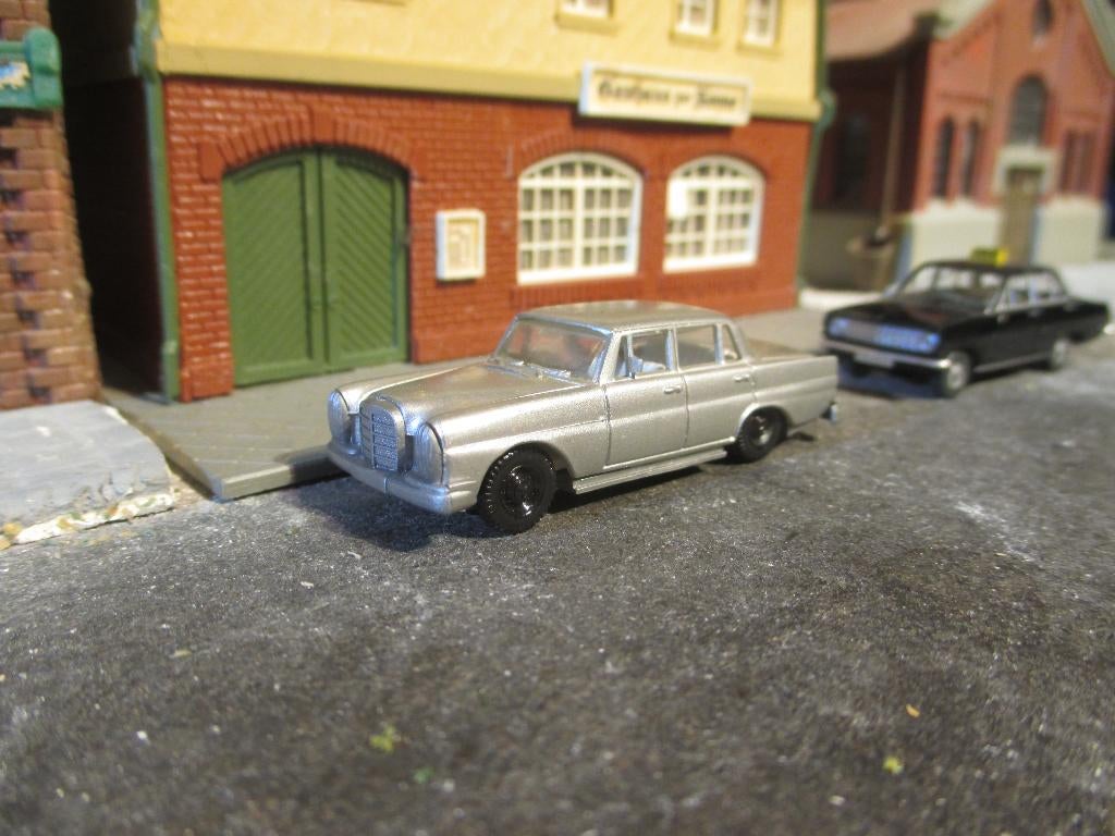 Mercedes Benz W111 220SE Heckflosse - PreP grijsmetallic, Hobby en Vrije tijd, Modelauto's | 1:87, Zo goed als nieuw, Auto, Overige merken