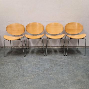 Set van 4 vintage stoelen  plywood stoelen met buizenframe beschikbaar voor biedingen