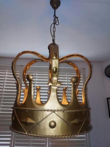 Kroonlamp beschikbaar voor biedingen