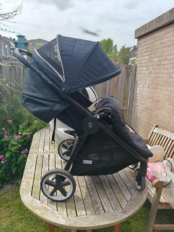Kinderwagen beschikbaar voor biedingen
