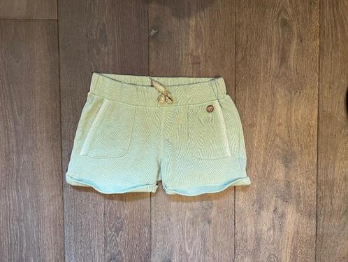 Nieuw groene sweatstof short met klein goudglittertje mt 152, Kinderen en Baby's, Kinderkleding | Maat 152, Nieuw, Meisje, Broek