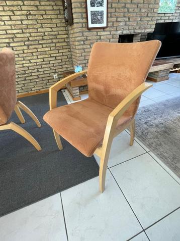Eettafel stoelen Leolux Camarilla hout met alcantara stof beschikbaar voor biedingen
