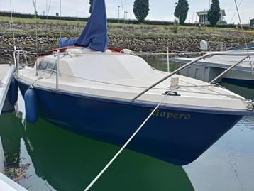 zeilboot jouet 18 met 4 slaapplaatsen goede staat beschikbaar voor biedingen