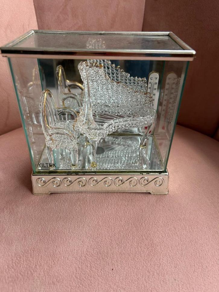 Yiltex doosje met kristallen piano en stoel met licht, Antiek en Kunst, Curiosa en Brocante, Ophalen of Verzenden
