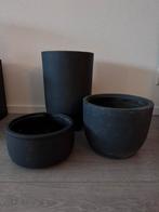 Drie bloempotten | Antraciet | Clay fibre, Tuin en Terras, Bloempotten, Overige materialen, Gebruikt, Rond, Tuin