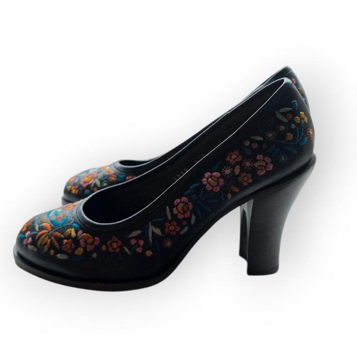 Dries van Noten geborduurde leren pumps maat 40,5 zwart, Kleding | Dames, Schoenen, Gedragen, Schoenen met hoge hakken, Zwart