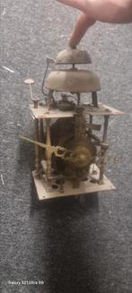 Friese staartklok uurwerk dubbele bel, Antiek en Kunst, Ophalen of Verzenden