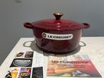 Nieuwe Le Creuset braadpan 22 cm Rhone / Garnet, Gietijzer, Nieuw, Ophalen of Verzenden, Keramische plaat