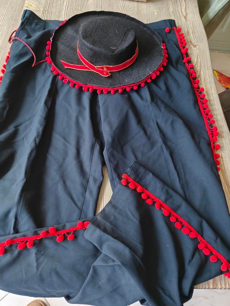 Spaans /Mexicaans set, broek maat 60, Kleding | Dames, Gelegenheidskleding, Ophalen of Verzenden, Zo goed als nieuw, Maat 46/48 (XL) of groter