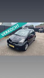 Toyota Aygo 1.0 12V Vvt-i 5DRS AUTOMAAT LAGE KM NETJES, Stof, Zwart, 4 stoelen, Origineel Nederlands