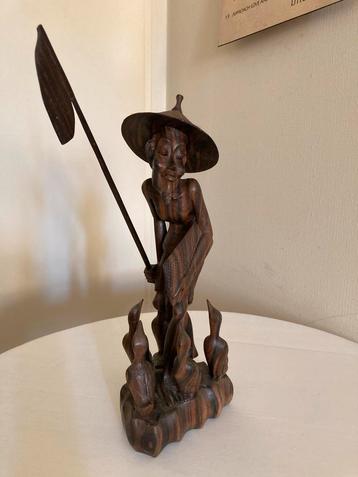 Indisch Houtsnijwerk Beeld beschikbaar voor biedingen