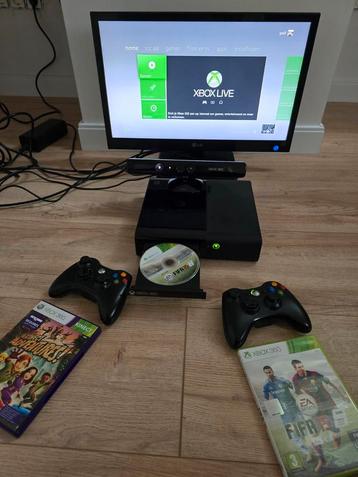 Xbox 360 E console met 2 controllers, kinect en 3 games beschikbaar voor biedingen