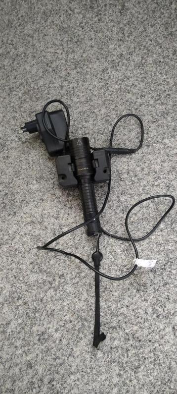 zaklamp fenix RC 10 - defect beschikbaar voor biedingen