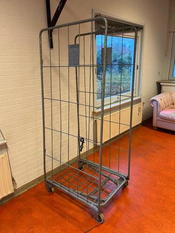  Metalen rolcontainer / transportkar op wieltjes beschikbaar voor biedingen