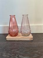Decoratieve vaasjes op een plank, Overige kleuren, Ophalen of Verzenden, Minder dan 50 cm, Glas