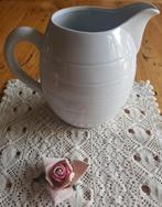Wit porseleinen kan / schenkkan, Huis en Inrichting, Keuken | Servies, Gebruikt, Overige typen, Ophalen of Verzenden, Effen