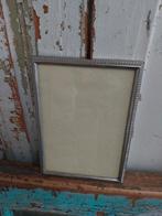 Brocant zilverkleurig fotolijstje, Huis en Inrichting, Woonaccessoires | Lijsten, Minder dan 50 cm, Gebruikt, Metaal of Aluminium