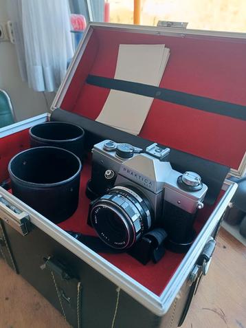 2 stuks Praktica camera's en een mooie koffer beschikbaar voor biedingen