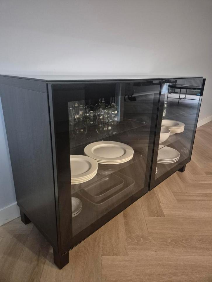 Glazen vitrinekast, Huis en Inrichting, Kasten | Vitrinekasten, Zo goed als nieuw, 100 tot 150 cm, 100 tot 150 cm, 25 tot 50 cm