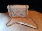 NIKKIE Lasercut Handtas Crème met gouden details!, Sieraden, Tassen en Uiterlijk, Tassen | Damestassen, Ophalen of Verzenden, Nieuw