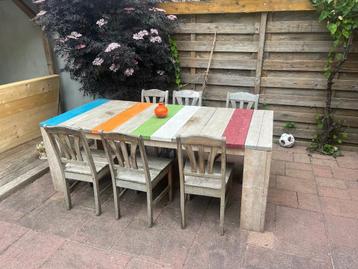 Steigerhouten tafel beschikbaar voor biedingen