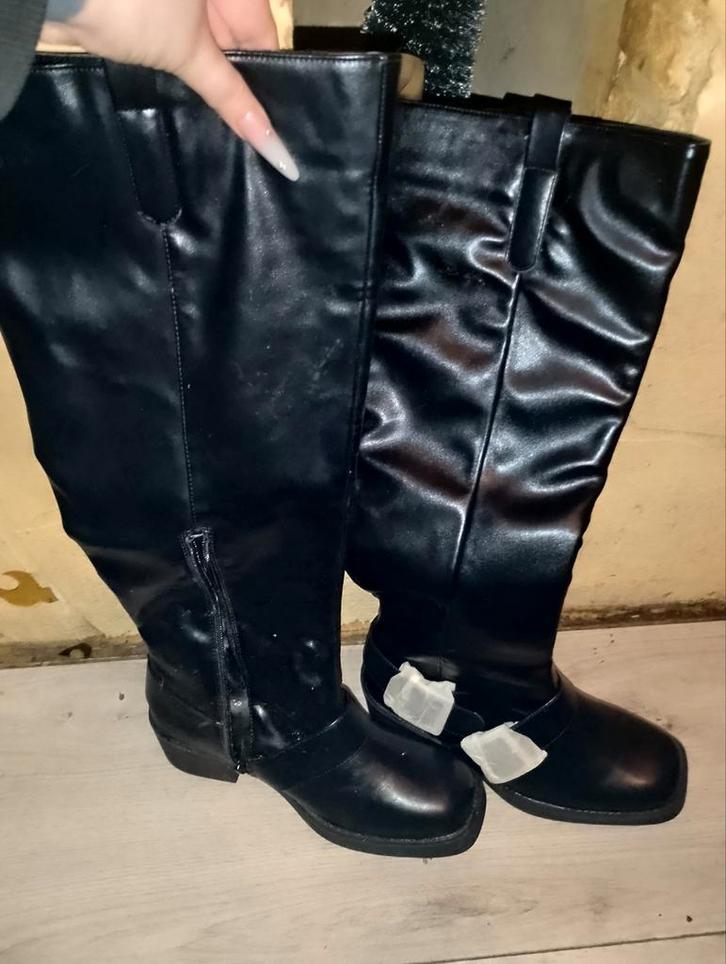 Nieuwe hoge dames laarzen, Kleding | Dames, Schoenen, Nieuw, Hoge laarzen, Zwart, Ophalen of Verzenden