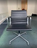 2x Vitra Eames EA 108 Stoel Zwart Leer – Chroom, Huis en Inrichting, Stoelen, Ophalen, Twee, Zwart, Leer