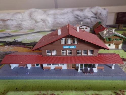 ongeveer 30 huisjes, met stations, enz. HO, Hobby en Vrije tijd, Modeltreinen | H0, Zo goed als nieuw, Brug, Tunnel of Gebouw