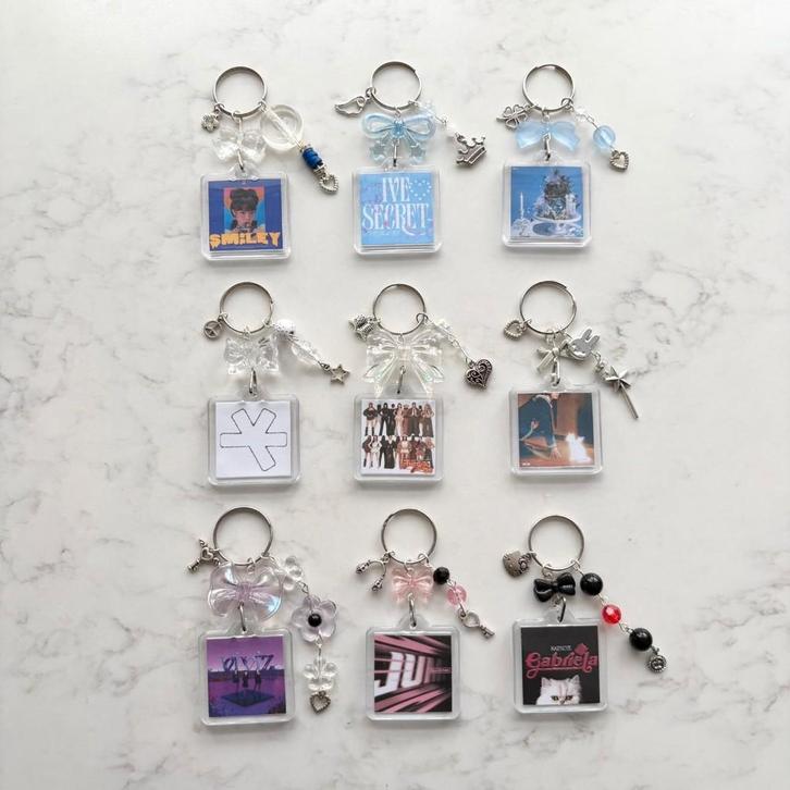 Kpop interactieve album sleutelhanger girlgroup, Verzamelen, Muziek, Artiesten en Beroemdheden, Nieuw, Gebruiksvoorwerp, Ophalen of Verzenden