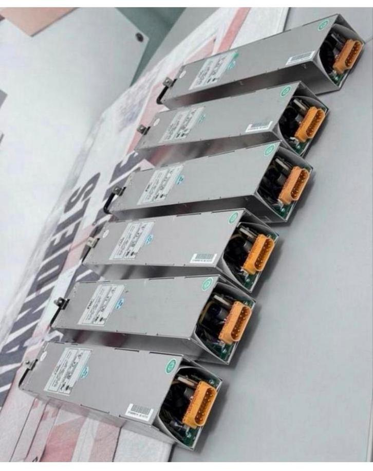 6X T-WIN AIC PSM2-PSG-2A00V 100-240VAC 1000W - B013180005, Hobby en Vrije tijd, Elektronica-componenten, Zo goed als nieuw, Ophalen of Verzenden