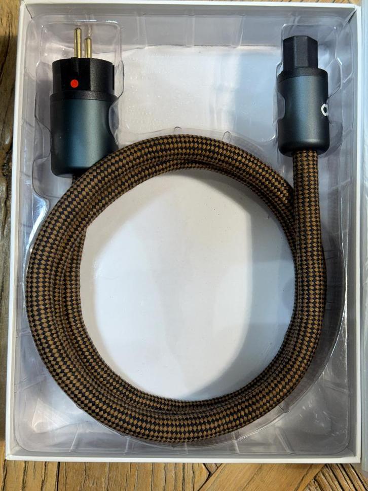 Oehlbach: XXL Powercord 1,5 meter, Audio, Tv en Foto, Audiokabels en Televisiekabels, Nieuw, Overige kabels, Minder dan 2 meter