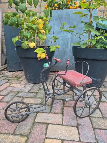 Unieke vintage miniatuur metalen kinderfiets, poppenwagen beschikbaar voor biedingen