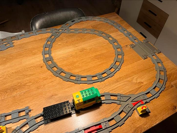 Te koop Duplo Electrische trein met wagon en heel veel rails, Kinderen en Baby's, Speelgoed | Duplo en Lego, Gebruikt, Duplo, Complete set