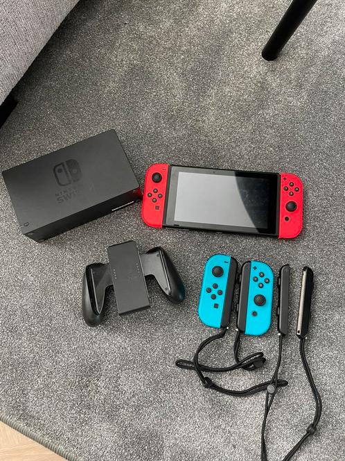 Nintendo switch + 5 spellen, Spelcomputers en Games, Spelcomputers | Nintendo Switch, Zo goed als nieuw, Switch Original, Met 3 controllers of meer