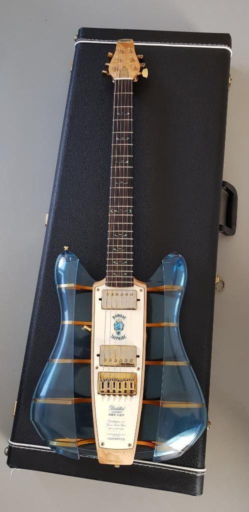 RKS Custom Bombay Sapphire gin design gitaar blauw messing, Muziek en Instrumenten, Snaarinstrumenten | Gitaren | Elektrisch, Zo goed als nieuw