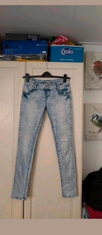 Leuke jeans spijkerbroek  van LEXXURY
maat 40 beschikbaar voor biedingen