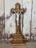 Oud vergulde houten kruis met Jezus, Ophalen of Verzenden