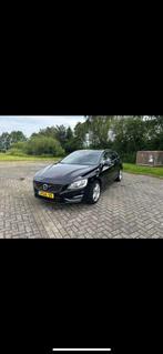 Volvo V60 D6 215pk Plug-in Hybrid 2013 Zwart, Auto's, 1849 kg, Zwart, Te koop, 750 kg