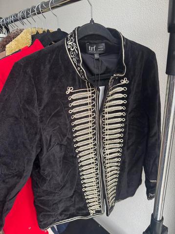Zara zwart fluwelen blazer jasje met gouden borduursels beschikbaar voor biedingen
