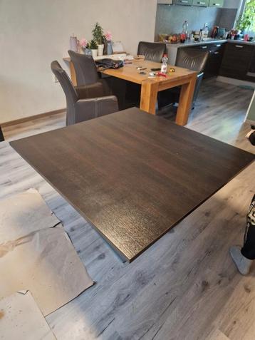 Eettafel 120x120 op 1 pootje beschikbaar voor biedingen