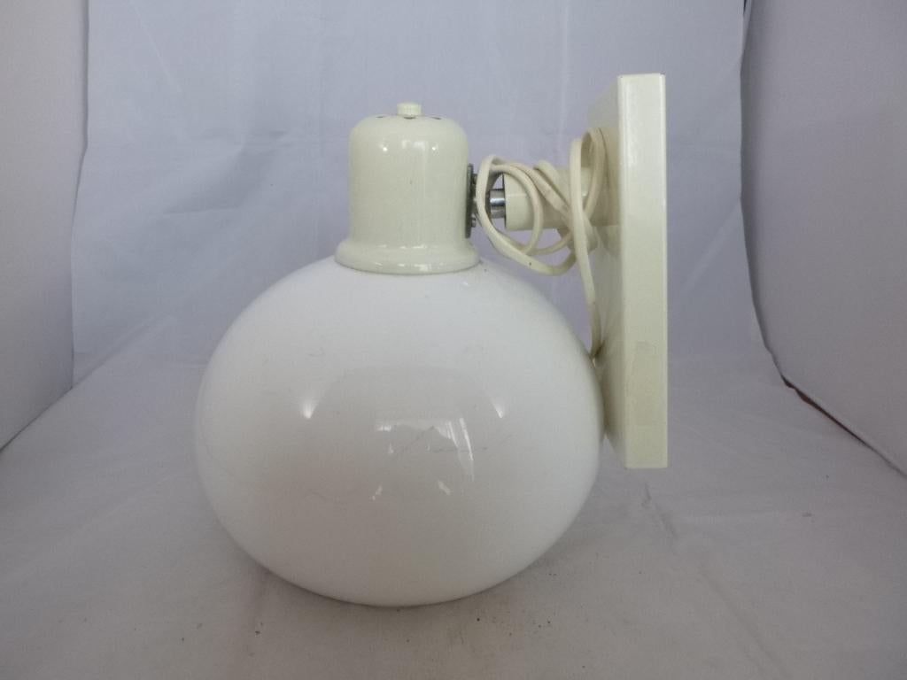Dijkstra wandlamp in de kleur wit (metaal/kunststof, Huis en Inrichting, Lampen | Wandlampen, Ophalen of Verzenden, Metaal