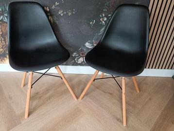 2 leuke kuipstoelen beschikbaar voor biedingen